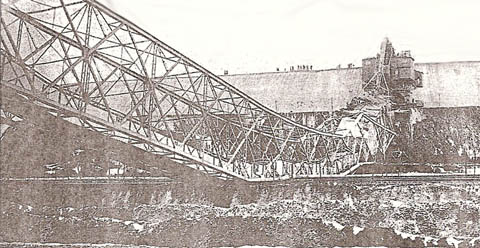 Am 11. Dezember 1937 brach die Förderbrücke wegen Materialermüdung in Grube Erika zusammen.